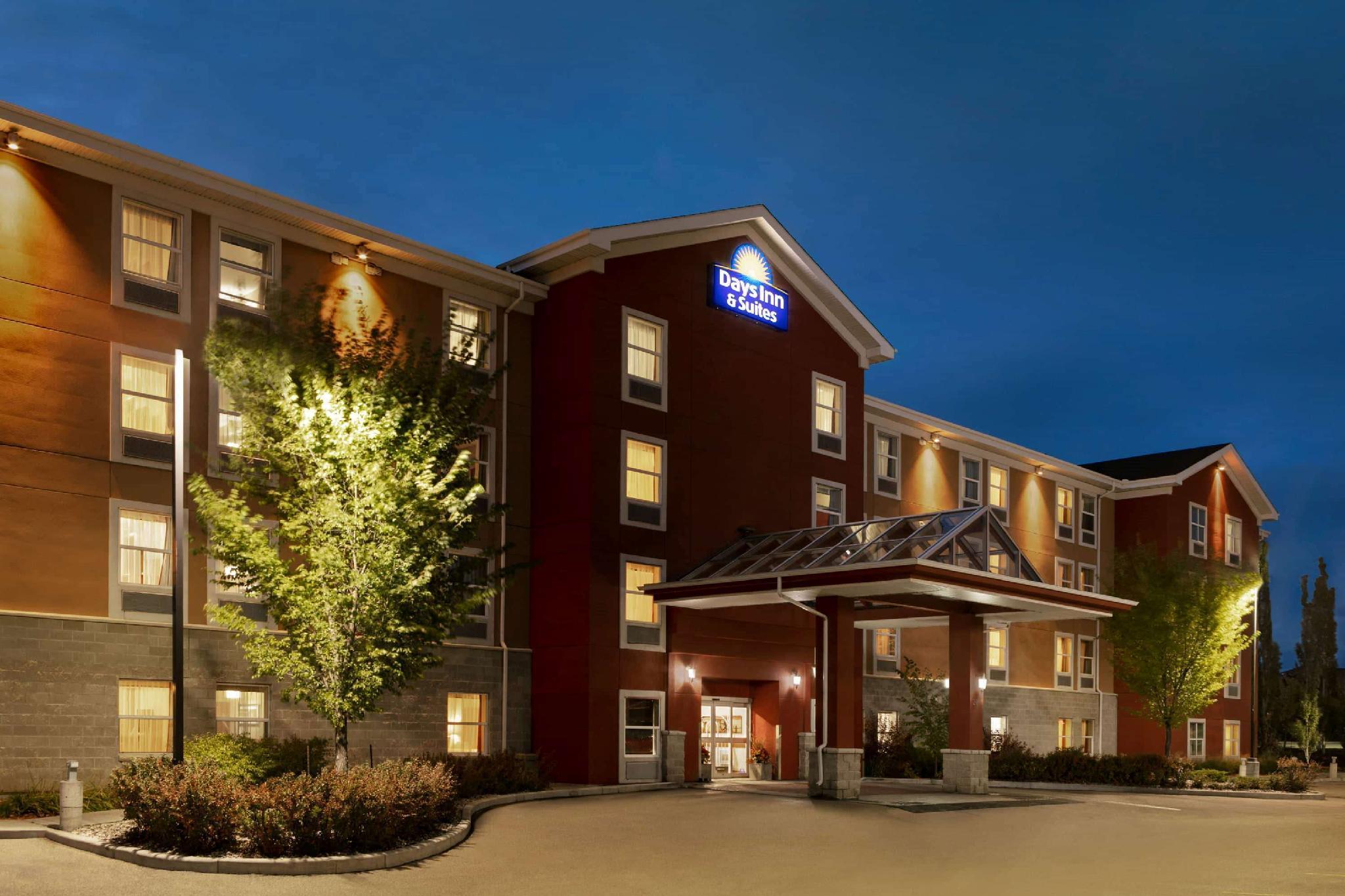 Days Inn & Suites By Wyndham Sherwood Park Edmonton Exterior photo