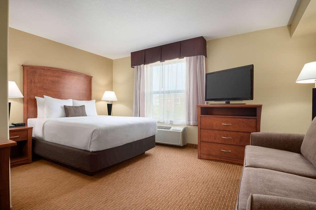 Days Inn & Suites By Wyndham Sherwood Park Edmonton Room photo